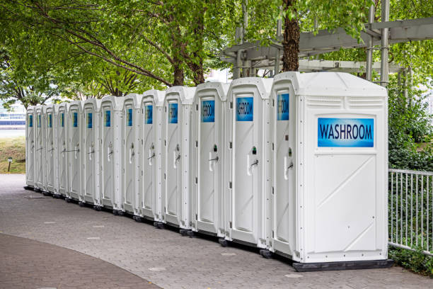 Porta potty delivery and setup in Bayside, WI